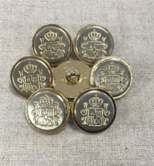 22L Vintage Buttons with Crest