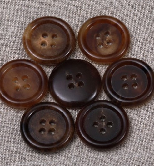 35L Polished Horn Buttons