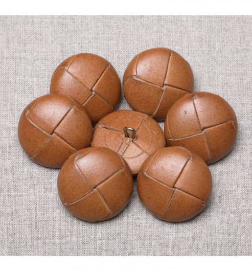45L Leather Buttons