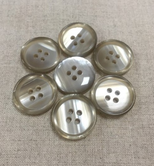 30L King Pearl Buttons