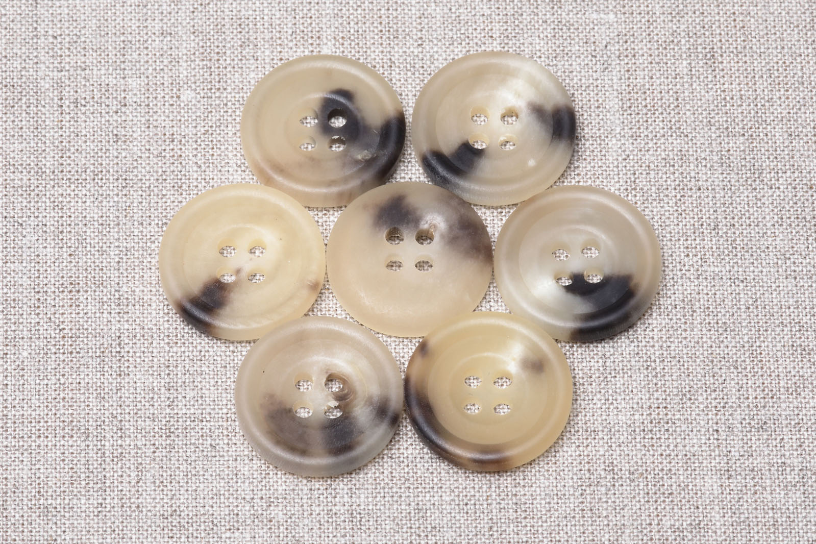 35L Dull Horn Buttons - The Lining Company