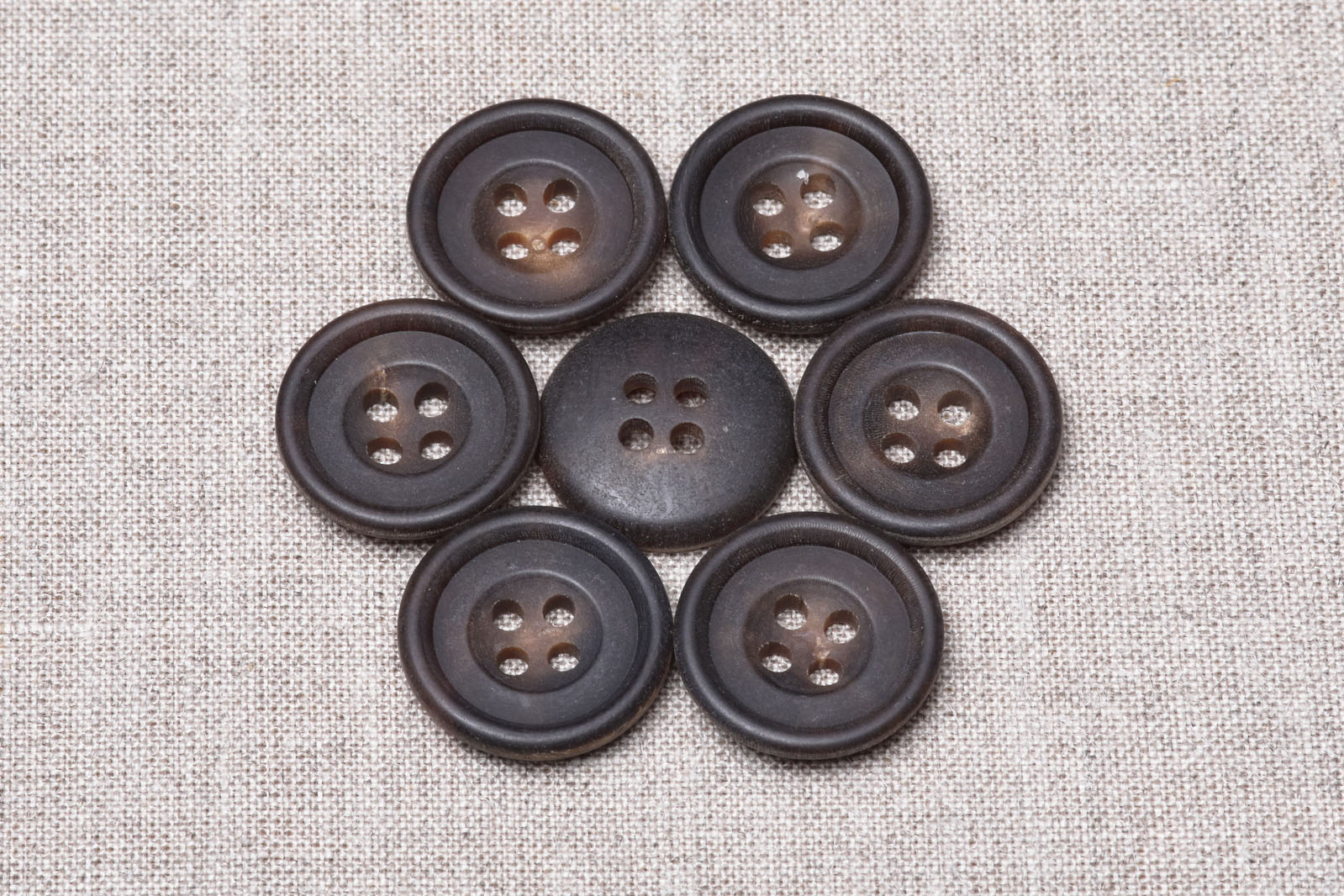30L Dull Horn Buttons - The Lining Company