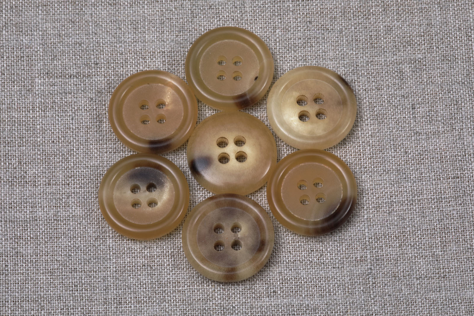 30L Polished Horn Buttons - The Lining Company