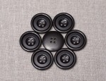 40L Polished Horn Button 4 hole - Black